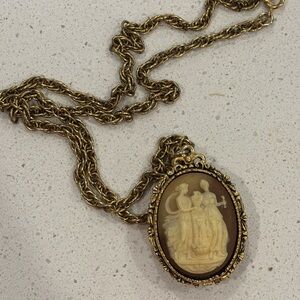 Vintage Gold Cameo Pendant Necklace